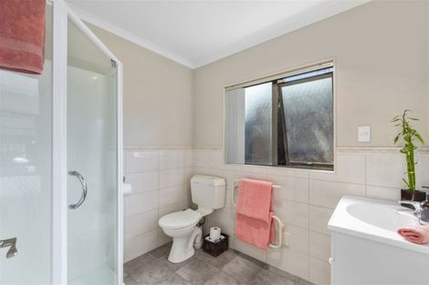 Photo of property in 9 Cloghan Close, Massey, Auckland, 0614