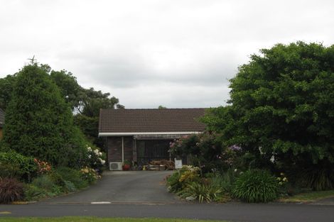 Photo of property in 8 Donegan Place, Conifer Grove, Takanini, 2112