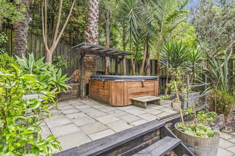 Photo of property in 2/946 Beach Road, Waiake, Auckland, 0630