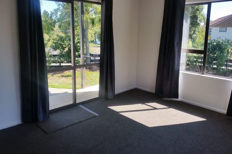 Photo of property in 60 Hillcrest Drive, Kelvin Grove, Palmerston North, 4414