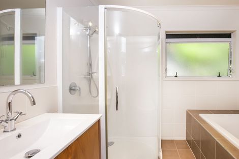 Photo of property in 2/52 West Lynn Road, Titirangi, Auckland, 0604