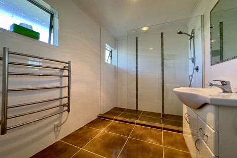 Photo of property in 2/49 Archers Road, Hillcrest, Auckland, 0629