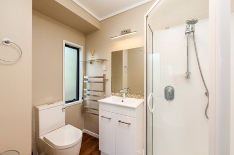 Photo of property in 70 Wade River Road, Stanmore Bay, Whangaparaoa, 0932