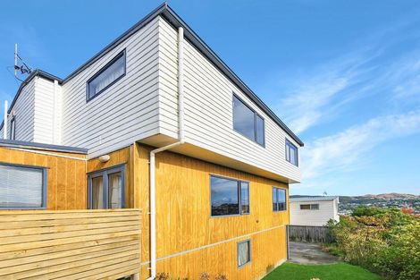 Photo of property in 82a Stewart Drive, Newlands, Wellington, 6037