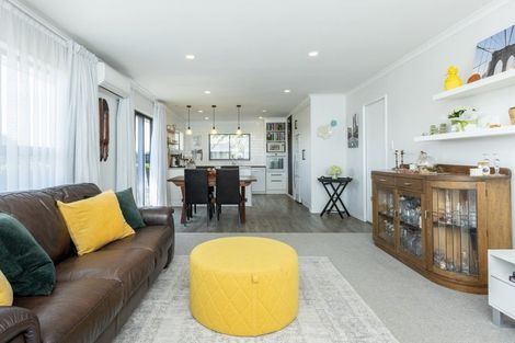 Photo of property in 18 Neeve Road, Taradale, Napier, 4112