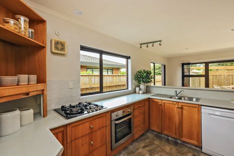 Photo of property in 13 Knightsbridge Place, Taradale, Napier, 4112