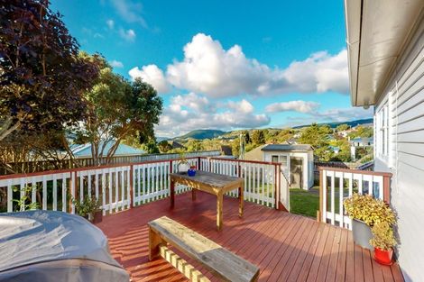 Photo of property in 20 Larsen Crescent, Tawa, Wellington, 5028