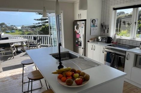 Photo of property in 10 Domain Crescent, Muriwai, Waimauku, 0881