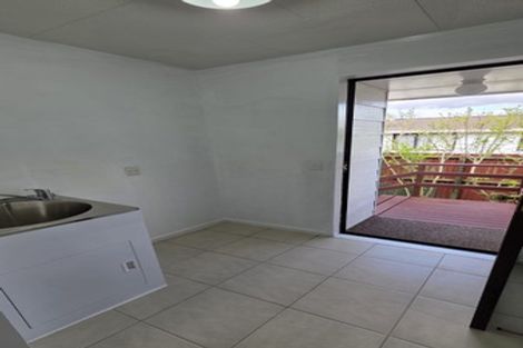Photo of property in 3/4 Hall Avenue, Mangere, Auckland, 2022