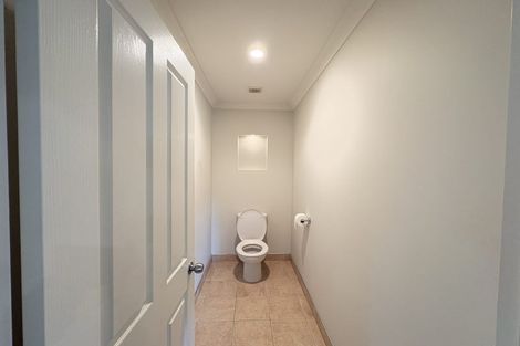 Photo of property in 30 Foster Road, Kumeu, 0891