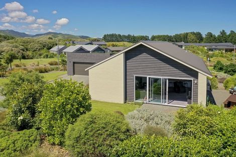 Photo of property in 2 Te Heke Place, Waikanae, 5036