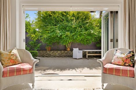 Photo of property in 4/252 Hurstmere Road, Takapuna, Auckland, 0622