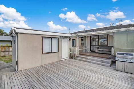 Photo of property in 7 Kaweka Street, New Lynn, Auckland, 0600