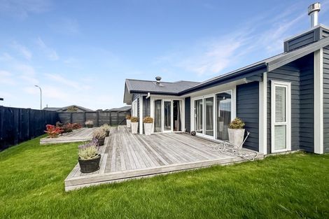 Photo of property in 53 Johnstone Drive, Fitzherbert, Palmerston North, 4410