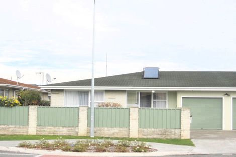 Photo of property in 2/402 Lyndon Road West, Hastings, 4122