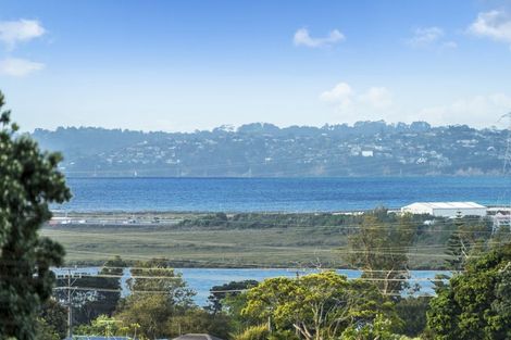 Photo of property in 30 Farquhar Road, Glendene, Auckland, 0602