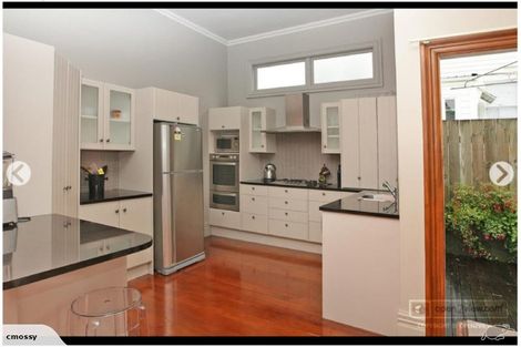 Photo of property in 34 Porritt Avenue, Mount Victoria, Wellington, 6011