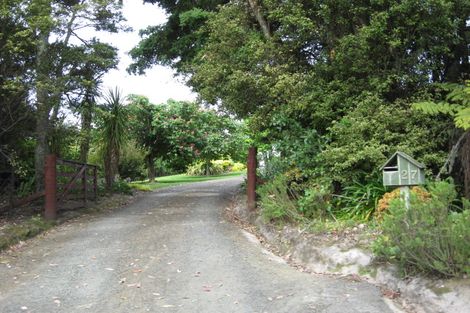 Photo of property in 27 Wintour Road, Waimauku, 0812