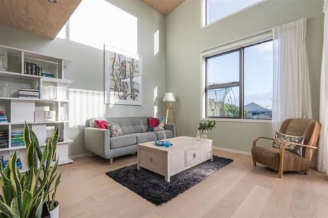 Photo of property in 18 Oceanview Road, Mount Maunganui, 3116