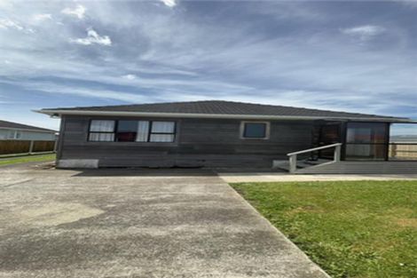 Photo of property in 1 Robbins Crescent, Hawera, 4610