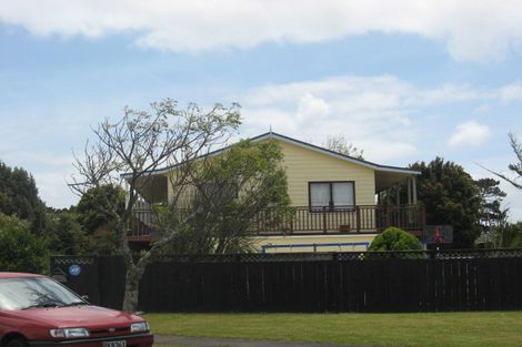 Photo of property in 17 Bill Phillip Place, Clendon Park, Auckland, 2103