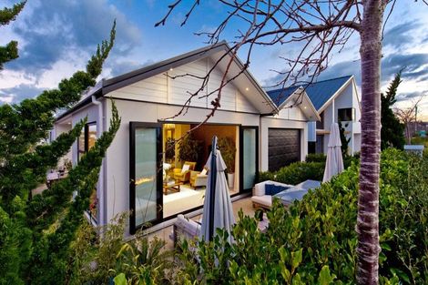 Photo of property in 13 Tuatini Place, Long Bay, Auckland, 0630