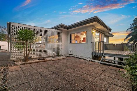 Photo of property in 216 Glamorgan Drive, Northcross, Auckland, 0630