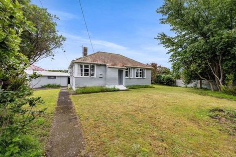 Photo of property in 2 Dixon Avenue, Hawera, 4610
