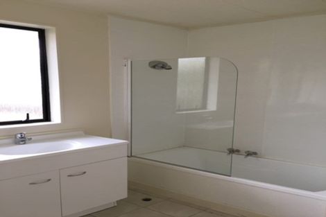 Photo of property in 60 Lavelle Road, Henderson, Auckland, 0612