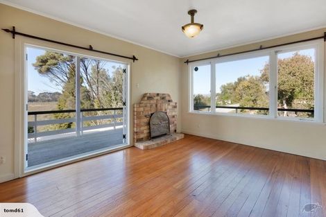 Photo of property in 122 Matipo Road, Te Atatu Peninsula, Auckland, 0610