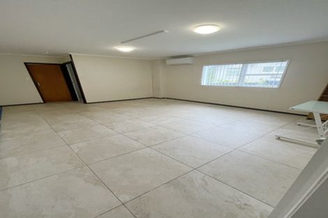 Photo of property in 12 Holdaway Avenue, Northcote, Auckland, 0627