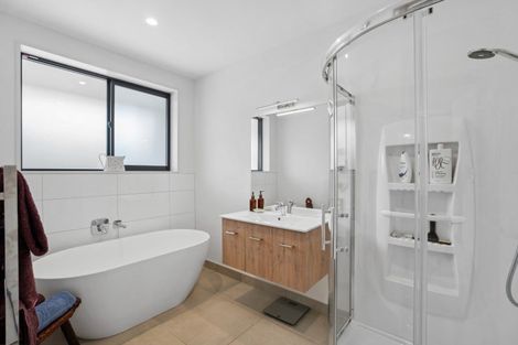 Photo of property in 12 Sapphire Spring Rise, Wanaka, 9305