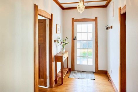 Photo of property in 38 Tuatoru Street, Eastbourne, Lower Hutt, 5013