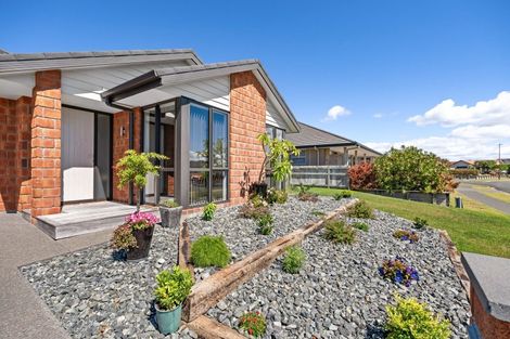 Photo of property in 20 Kowi Lakes Drive, One Tree Point, 0118