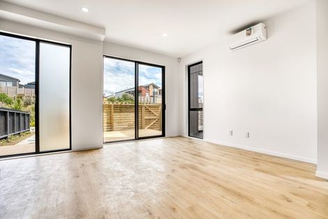 Photo of property in 10 Papai Lane, Massey, Auckland, 0614