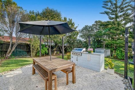 Photo of property in 61 Brian Crescent, Stanmore Bay, Whangaparaoa, 0932