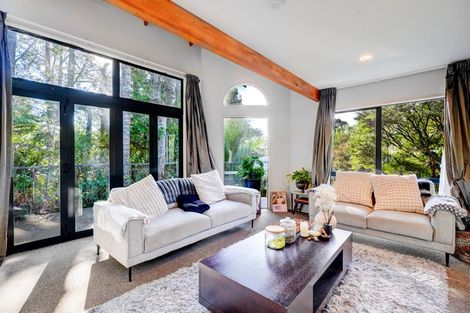 Photo of property in 35 Park Road, Titirangi, Auckland, 0604