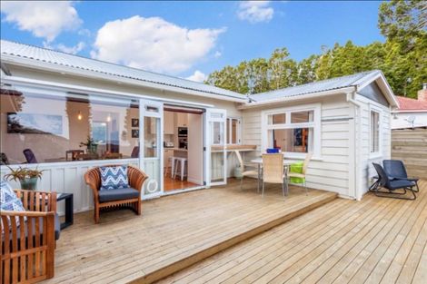 Photo of property in 114 Scenic Drive, Titirangi, Auckland, 0604