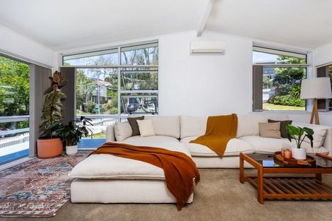 Photo of property in 18 Deuxberry Avenue, Northcote, Auckland, 0627