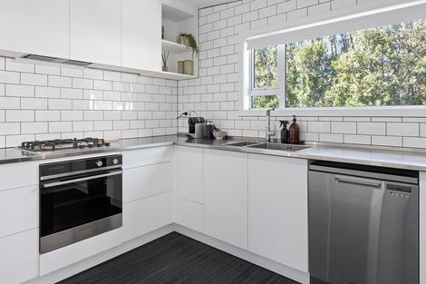 Photo of property in 277 Queens Drive, Lyall Bay, Wellington, 6022