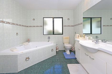 Photo of property in 2 Annalong Road, Dannemora, Auckland, 2016