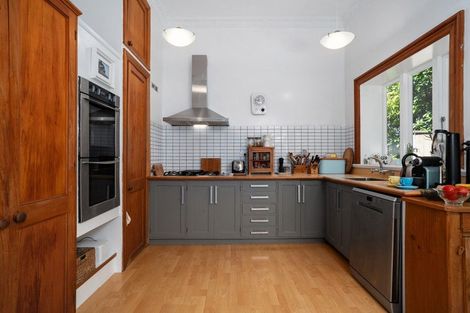 Photo of property in 21 Northland Road, Northland, Wellington, 6012