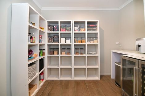 Photo of property in 25 Hobbs Road, Matakatia, Whangaparaoa, 0930