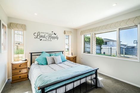 Photo of property in 9 Namsan Close, Fairview Heights, Auckland, 0632