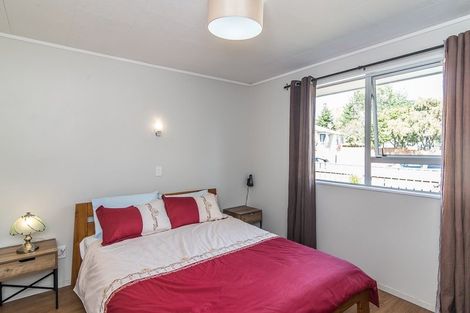 Photo of property in 32 Hookway Grove, Paraparaumu, 5032