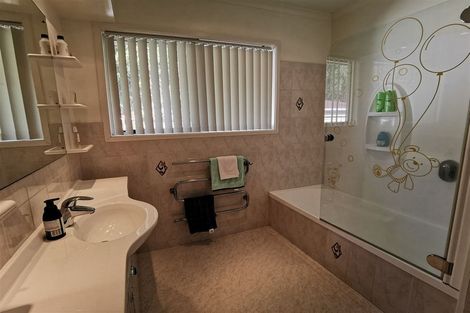 Photo of property in 22 Forest Glen, Orewa, 0931