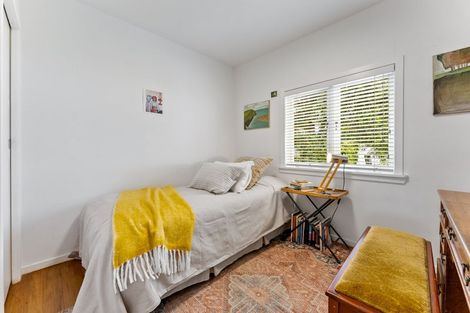 Photo of property in 15 Seaview Road, Castor Bay, Auckland, 0620