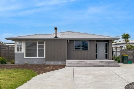 Photo of property in 12 Hart Street, Foxton Beach, Foxton, 4815