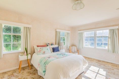 Photo of property in 27 Renown Road, Raumati South, Paraparaumu, 5032