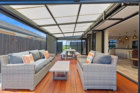 Photo of property in 32 Drabble Crescent, Papamoa Beach, Papamoa, 3118